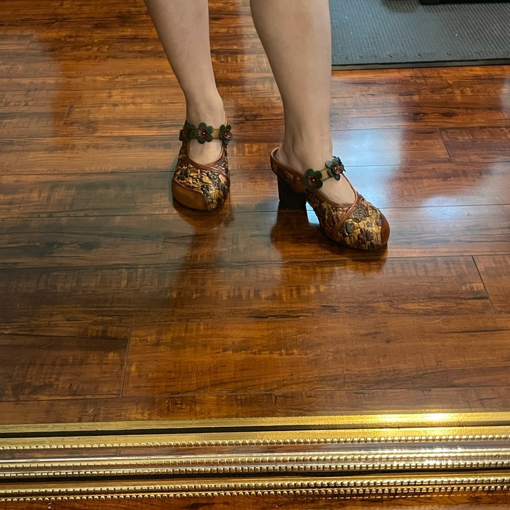 Shoes - Picture 3 of 3